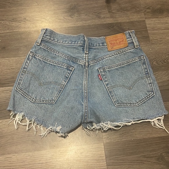 Levi shorts - Picture 3 of 4